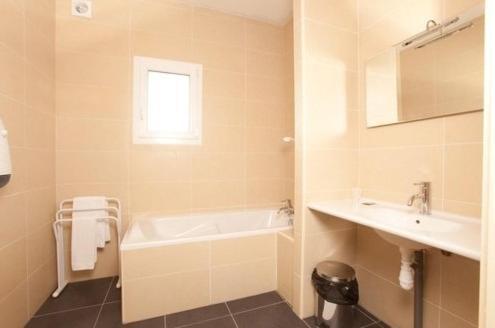 Hotel Fleur De Lys Hazebrouck Εξωτερικό φωτογραφία